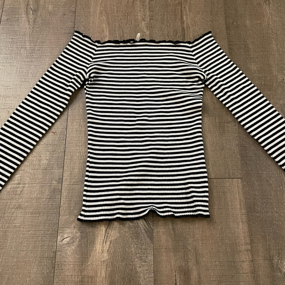Off the shoulder, striped top